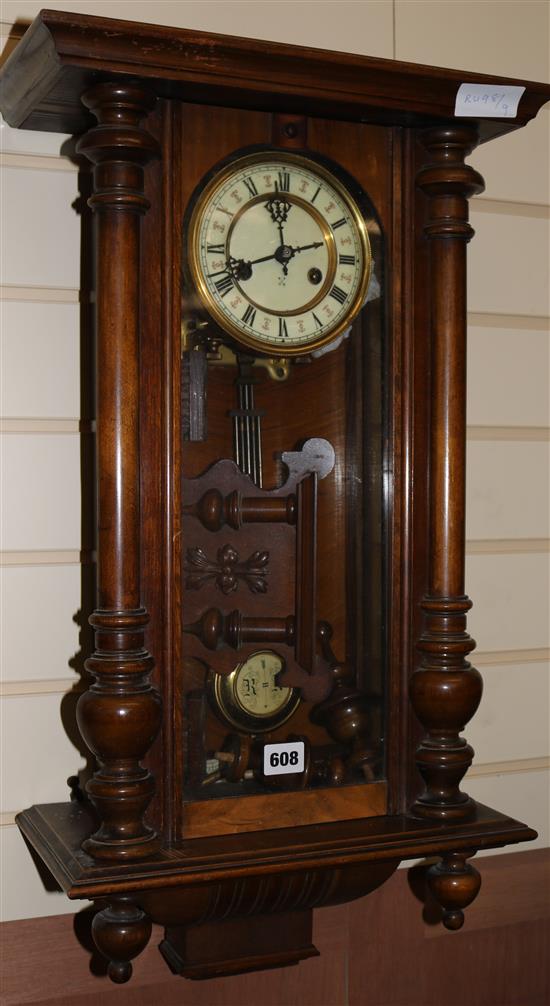A wall clock L.68cm